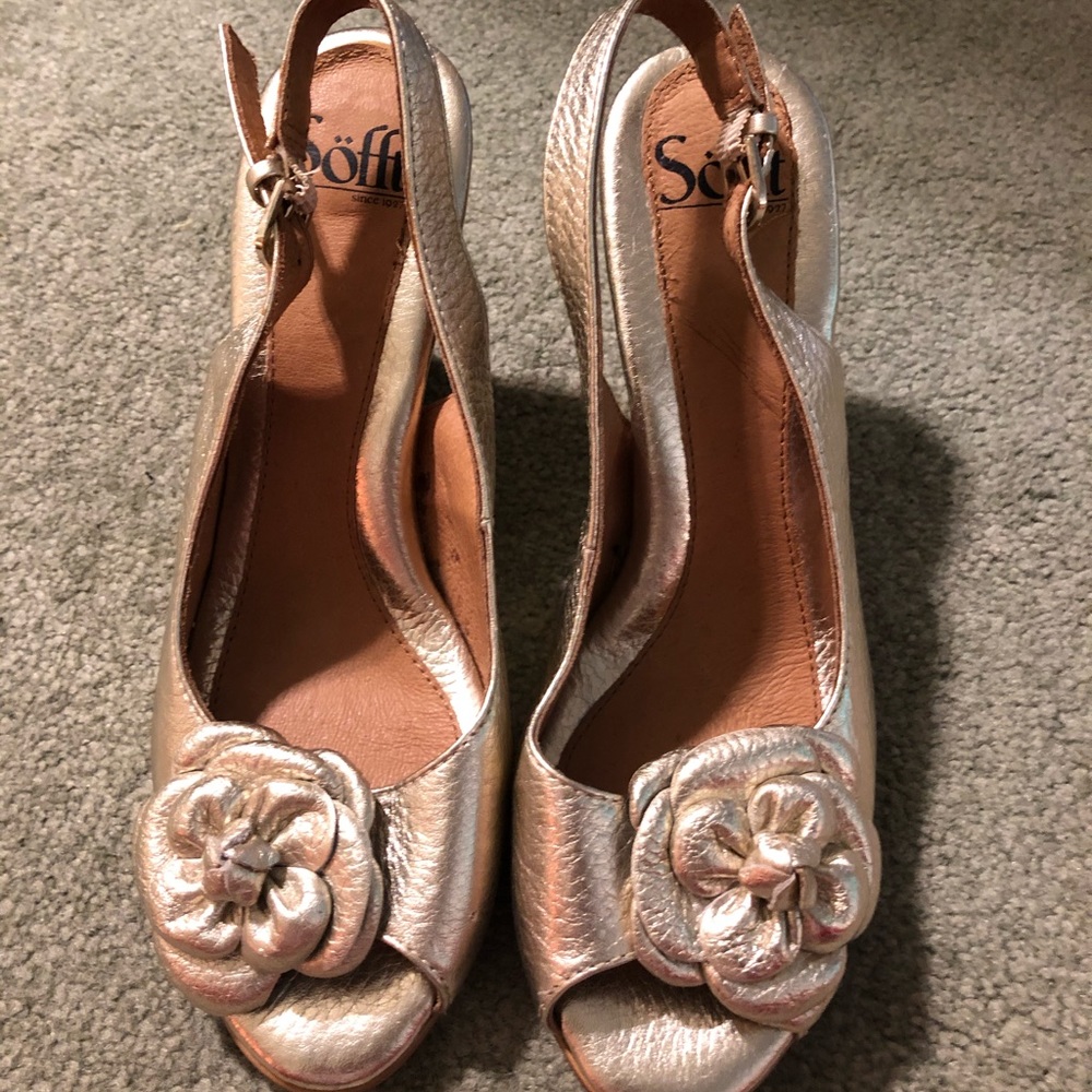 Gold sling back Shoes with a gold flower